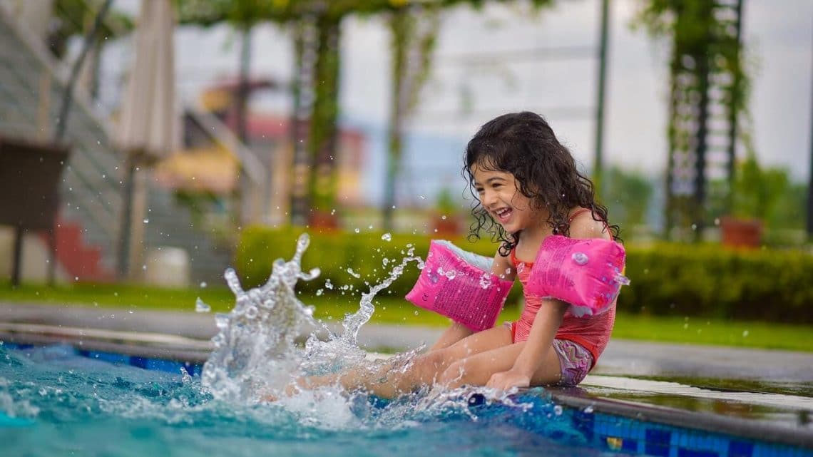 Apprendre à nager un enfant : voici nos conseils